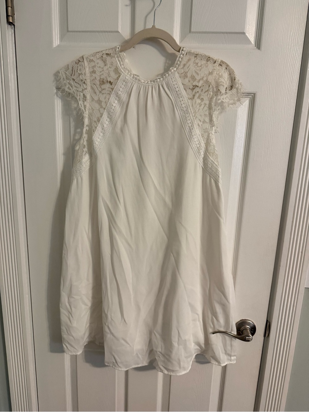 eesome White Lace-Shoulder Mini Shift Dress